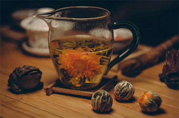 バラの害虫10種類を完全解説！自然な方法で対策するコツ